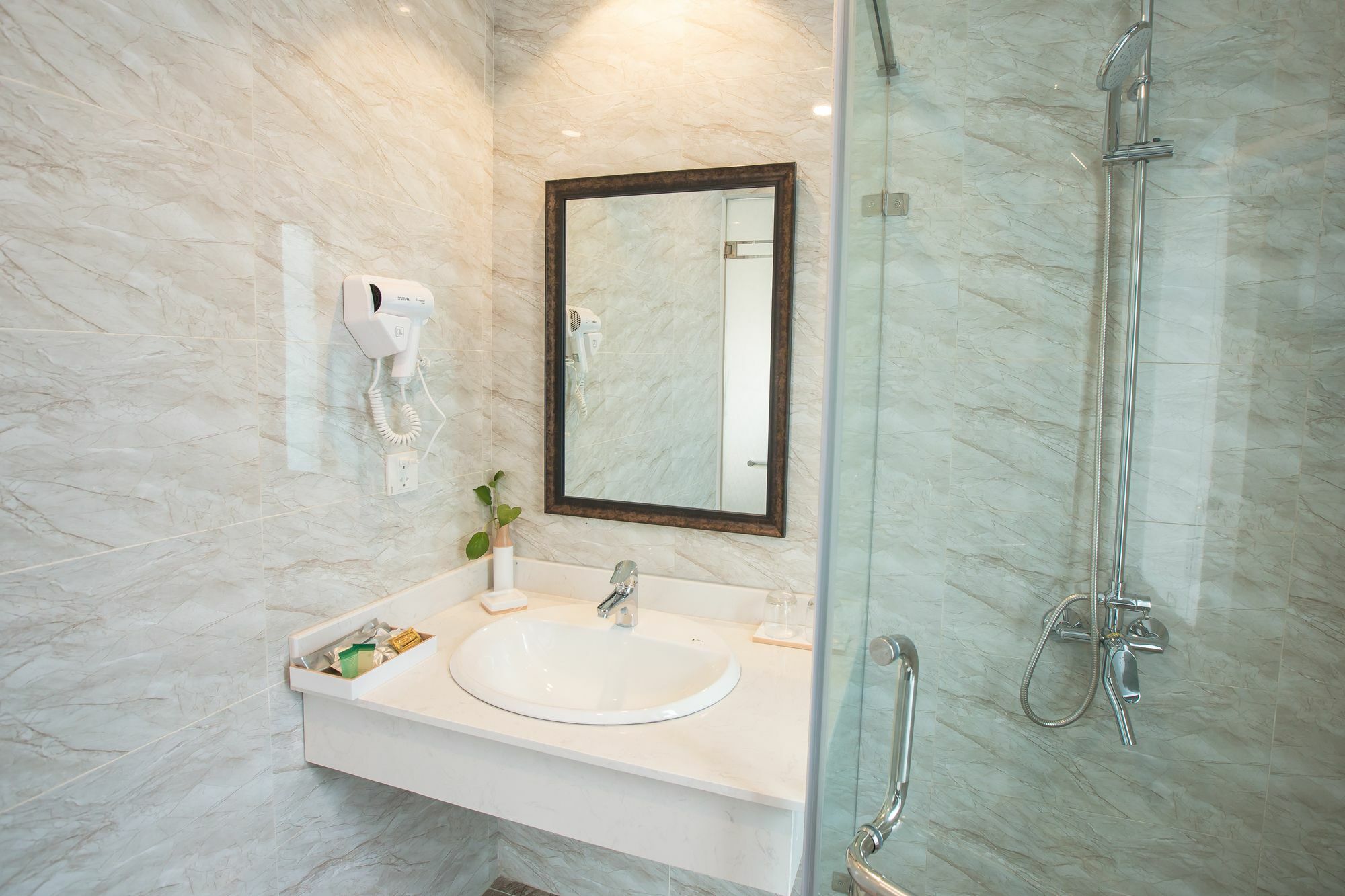 Dinh Elegant Hanoi Hotel Екстериор снимка